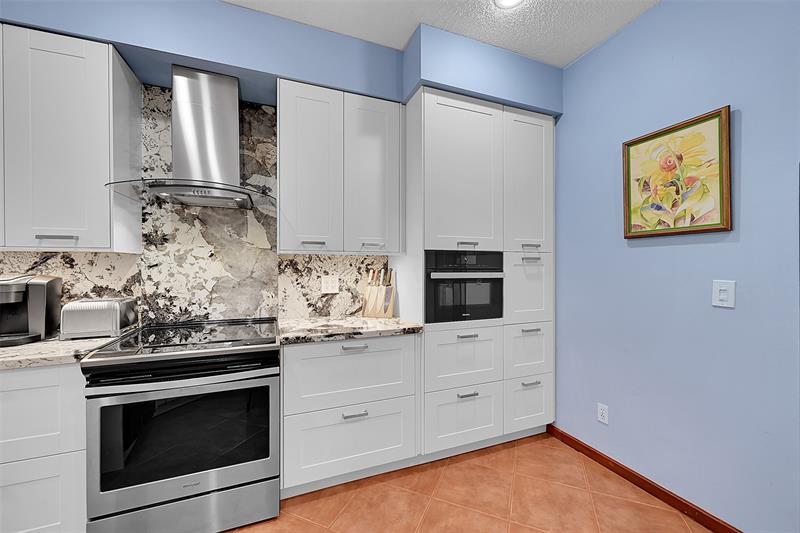 Image 20 of 45 For 2922 Port Royale Ln