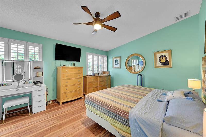 Image 23 of 45 For 2922 Port Royale Ln