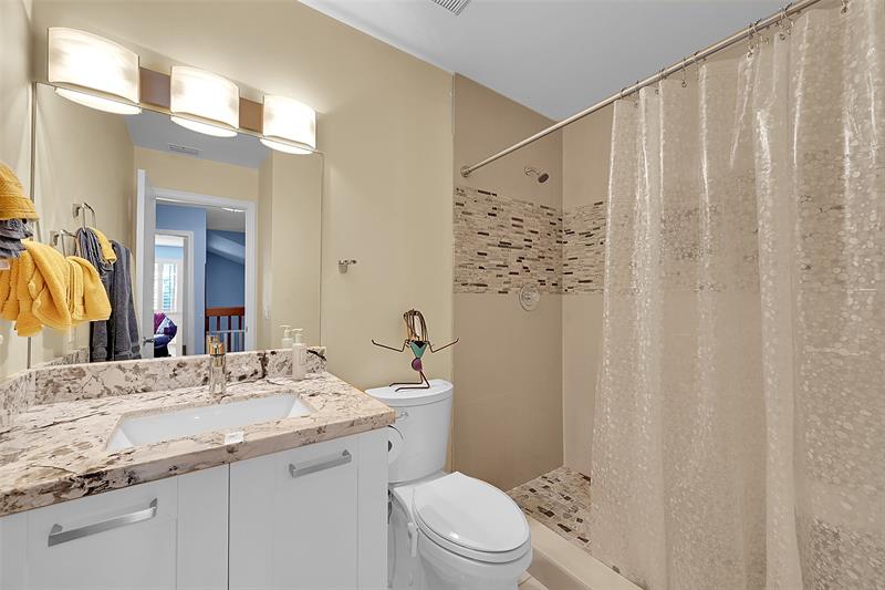 Image 31 of 45 For 2922 Port Royale Ln