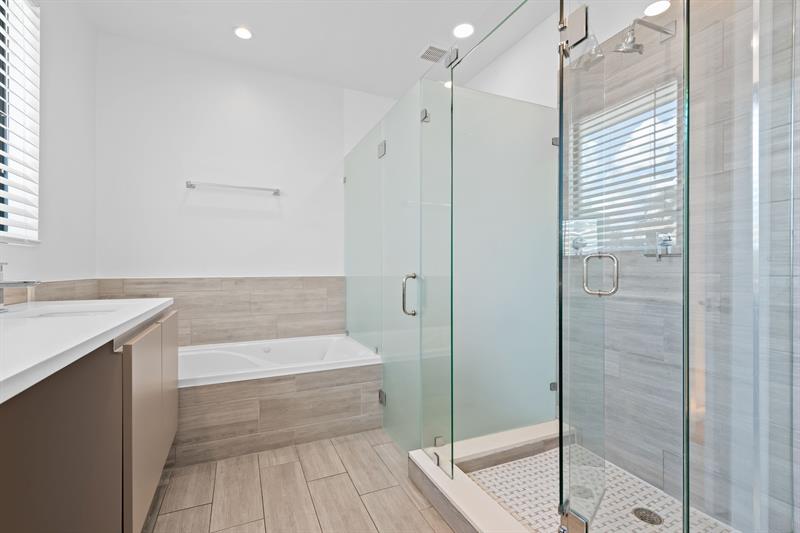 Image 11 of 27 For 722 15th Ave  2