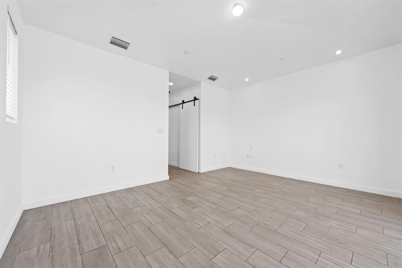 Image 12 of 27 For 722 15th Ave  2