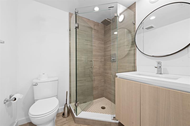 Image 16 of 27 For 722 15th Ave  2
