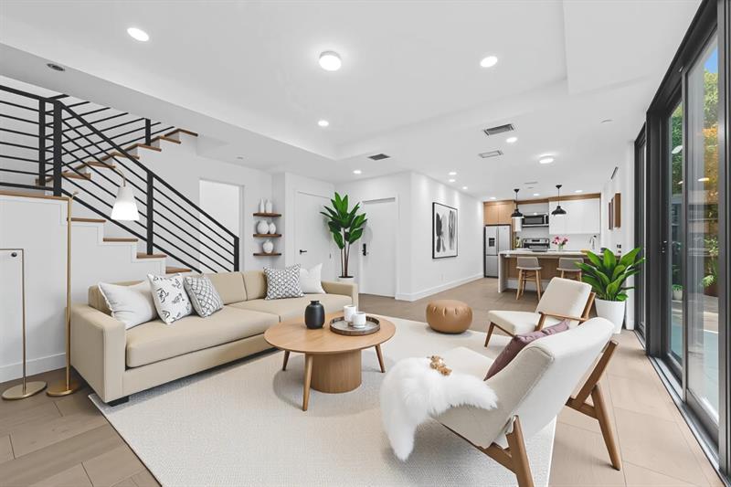 Image 3 of 27 For 722 15th Ave  2