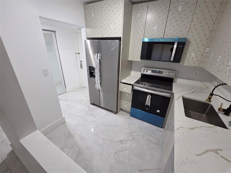 Image 11 of 41 For 251 Cypress Rd  101