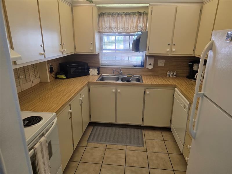 Image 40 of 41 For 251 Cypress Rd  101