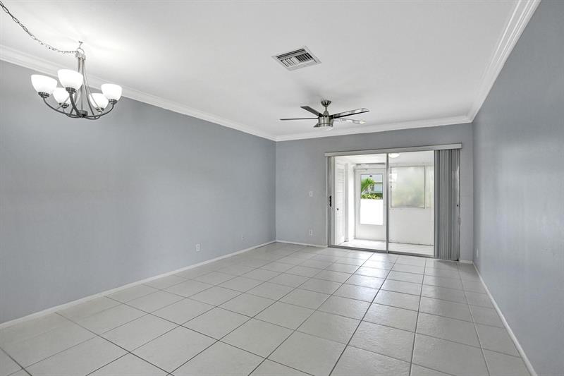 Image 18 of 37 For 2651 Barkley Dr W  J