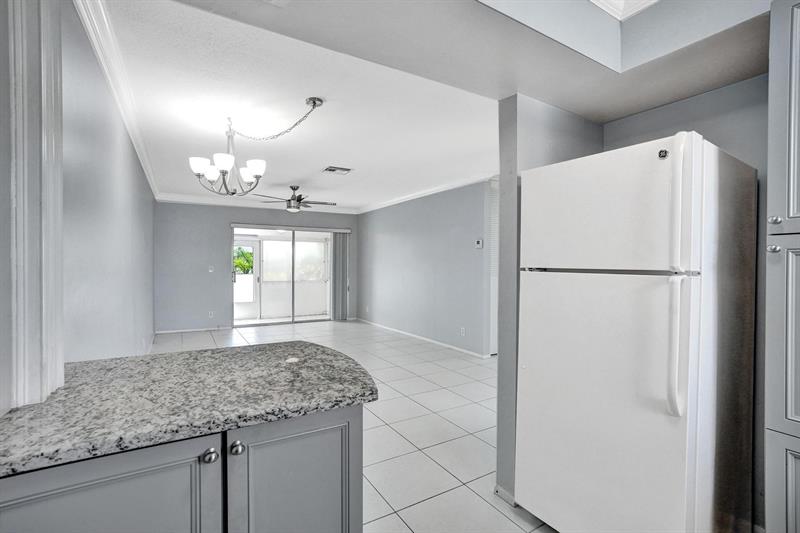 Image 21 of 37 For 2651 Barkley Dr W  J