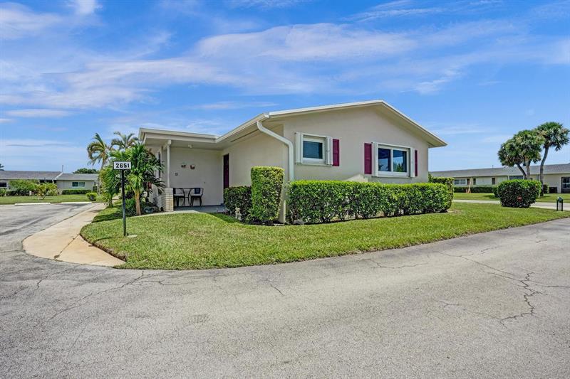 Image 31 of 37 For 2651 Barkley Dr W  J