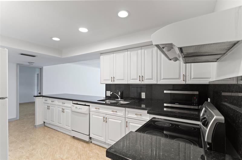 Image 10 of 29 For 6300 2nd Ave  405