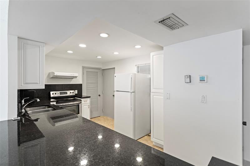 Image 11 of 29 For 6300 2nd Ave  405