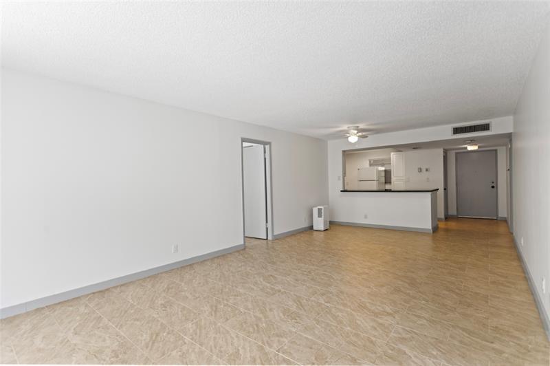 Image 8 of 29 For 6300 2nd Ave  405