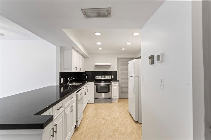 Image 9 of 29 For 6300 2nd Ave  405