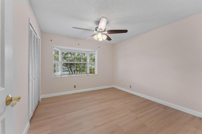 Image 18 of 23 For 5333 Pine Cir