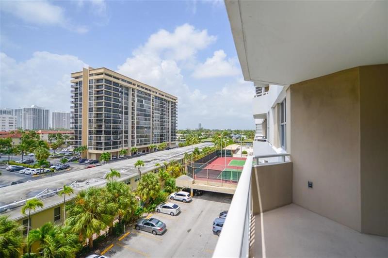 Image 11 of 14 For 1985 Ocean Dr  5a