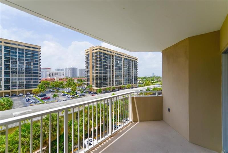 Image 3 of 14 For 1985 Ocean Dr  5a