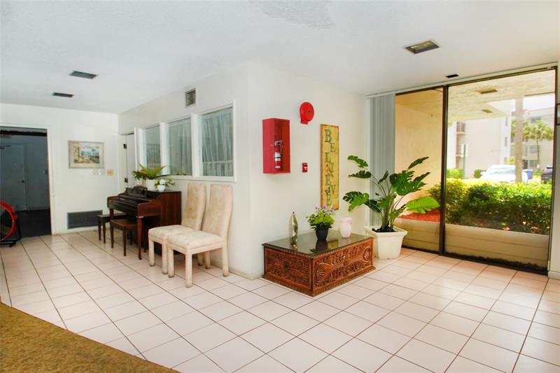 Image 21 of 27 For 2571 Aragon Blvd  317