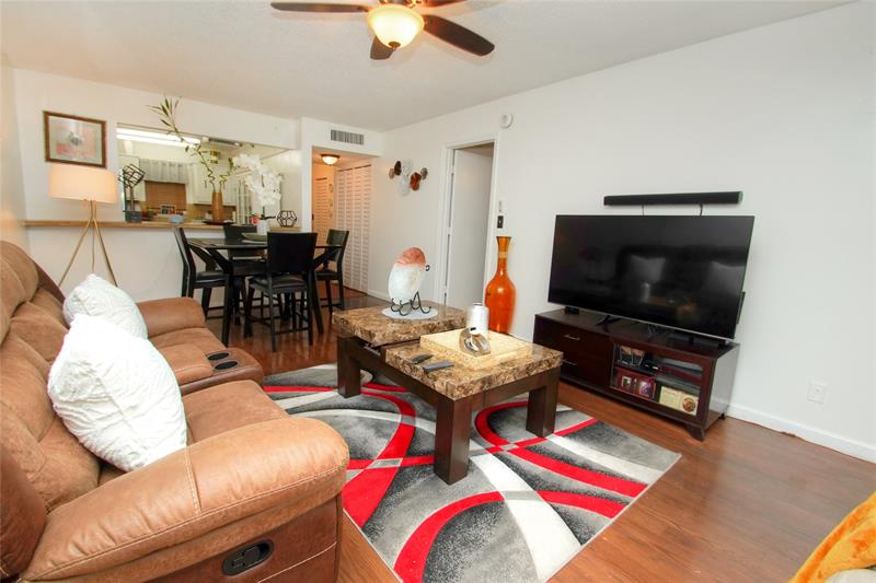 Image 4 of 27 For 2571 Aragon Blvd  317