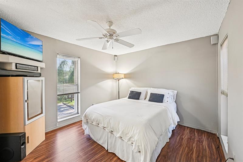 Image 11 of 36 For 5226 6th Ave  H33