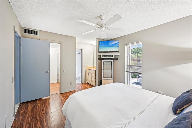 Image 13 of 36 For 5226 6th Ave  H33