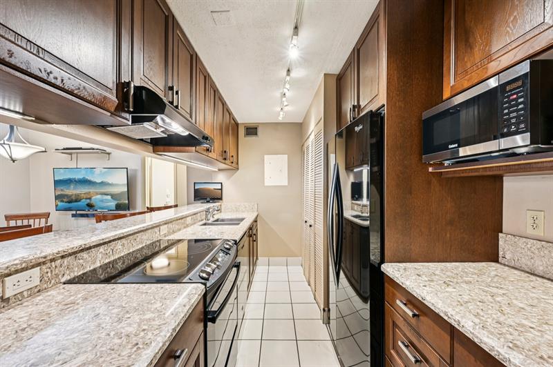 Image 5 of 36 For 5226 6th Ave  H33