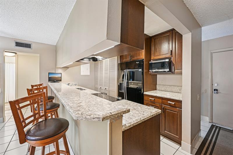 Image 6 of 36 For 5226 6th Ave  H33