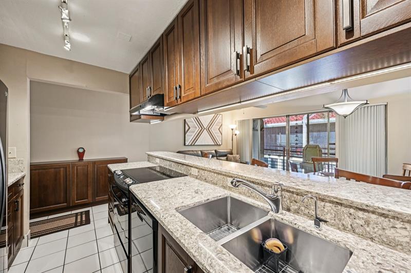Image 7 of 36 For 5226 6th Ave  H33