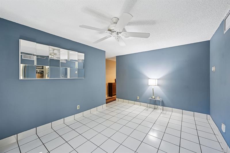 Image 9 of 36 For 5226 6th Ave  H33