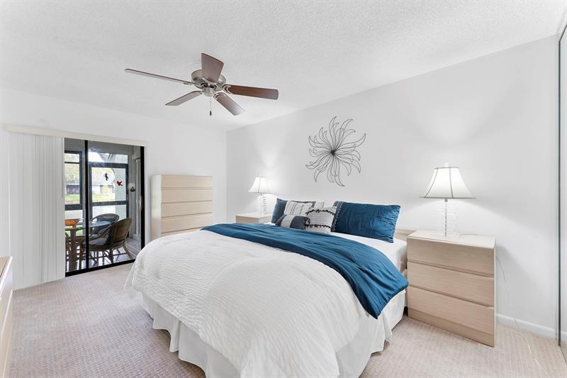 Image 11 of 40 For 3993 Carambola Cir  2998