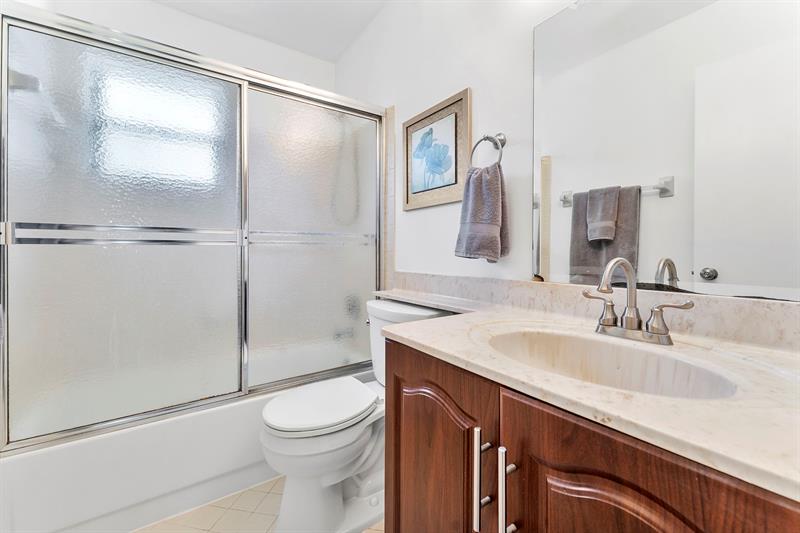 Image 17 of 40 For 3993 Carambola Cir  2998