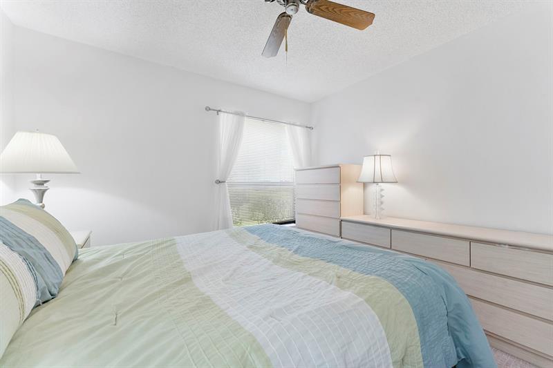 Image 19 of 40 For 3993 Carambola Cir  2998