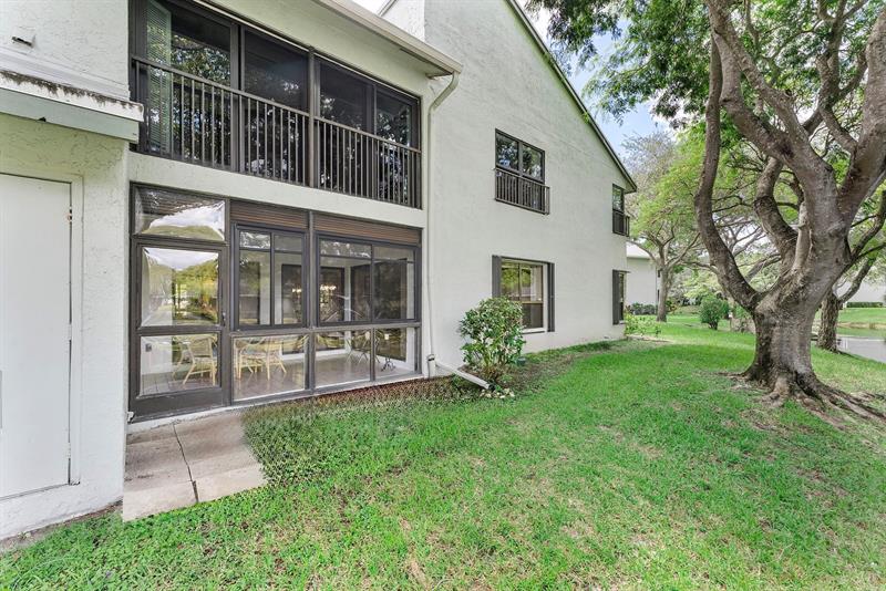 Image 23 of 40 For 3993 Carambola Cir  2998