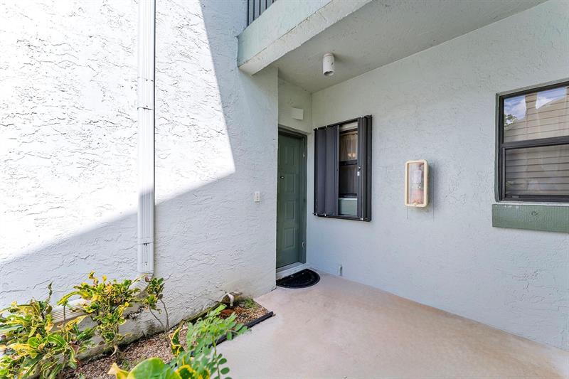 Image 24 of 40 For 3993 Carambola Cir  2998