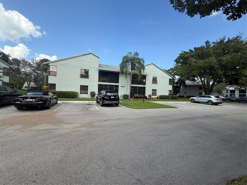 Image 27 of 40 For 3993 Carambola Cir  2998