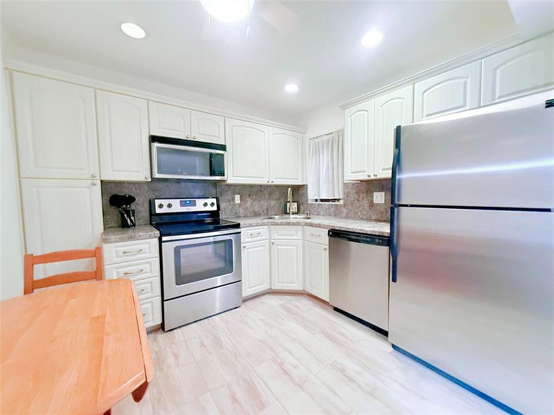 Image 6 of 40 For 3993 Carambola Cir  2998