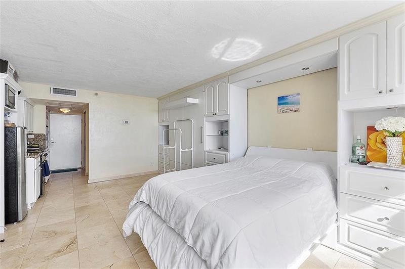Image 4 of 13 For 19201 Collins Ave  345