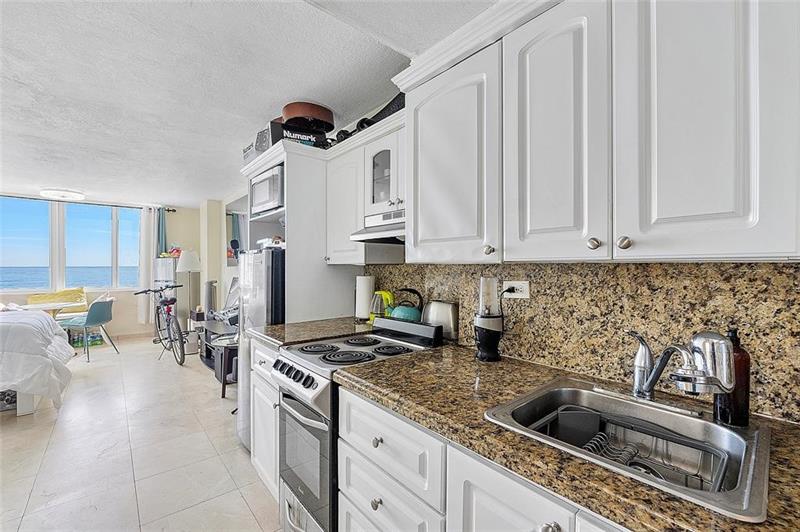 Image 7 of 13 For 19201 Collins Ave  345