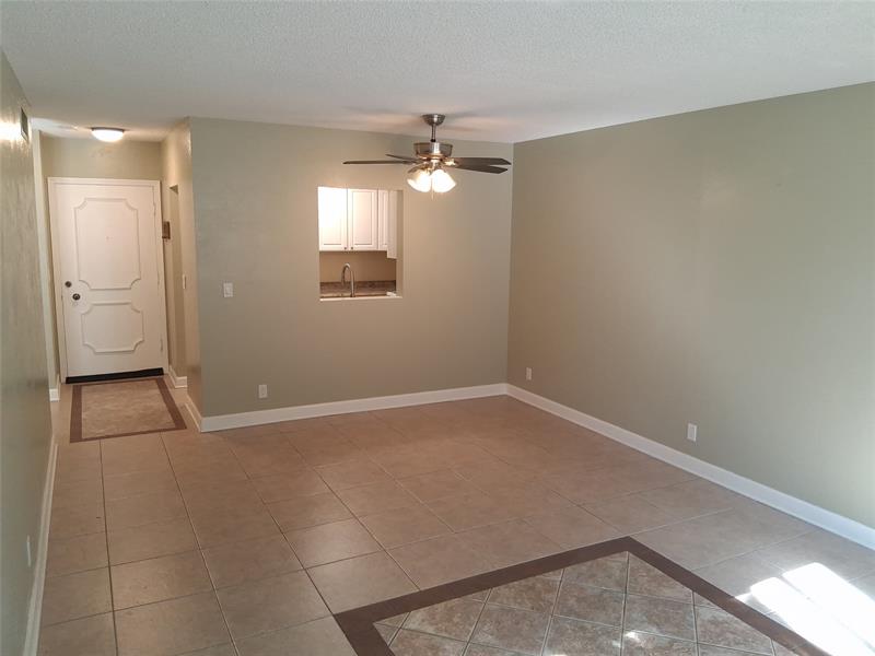 Image 2 of 8 For 5720 22nd Way  406