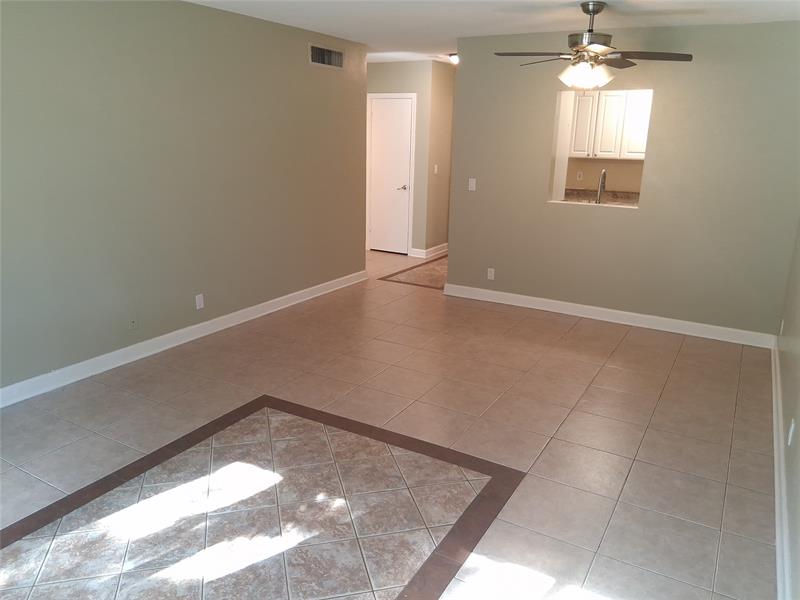 Image 3 of 8 For 5720 22nd Way  406