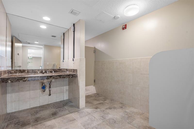 Image 49 of 88 For 715 Bayshore Dr  1004
