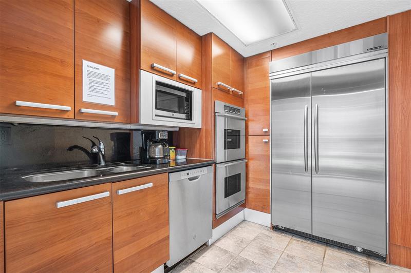 Image 50 of 88 For 715 Bayshore Dr  1004