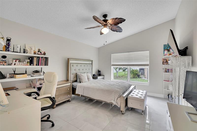 Image 10 of 34 For 11034 46th Dr