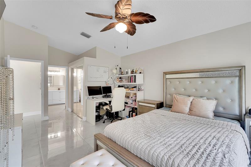 Image 11 of 34 For 11034 46th Dr