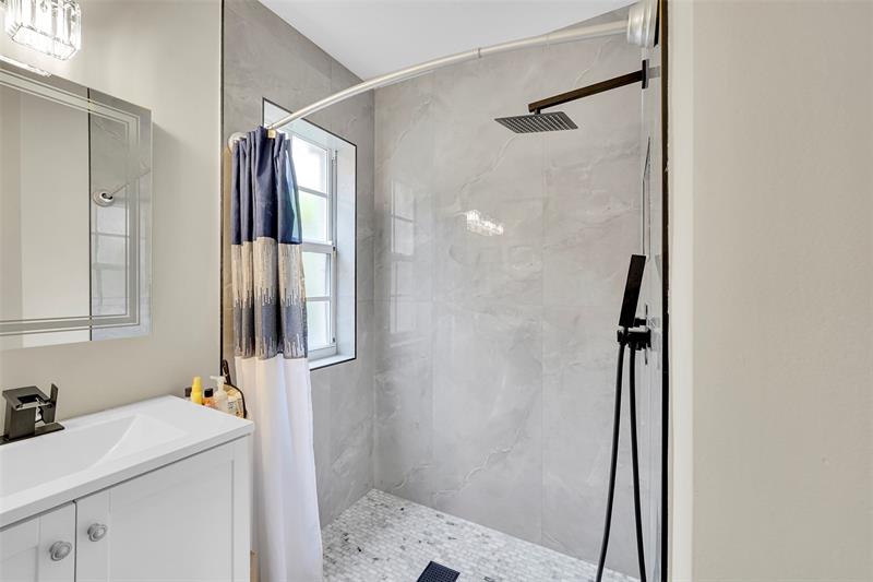 Image 13 of 34 For 11034 46th Dr