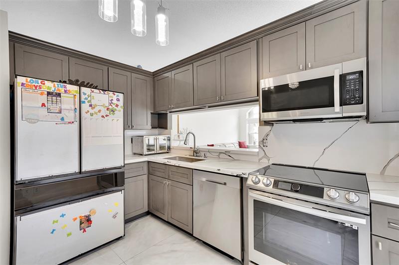 Image 19 of 34 For 11034 46th Dr