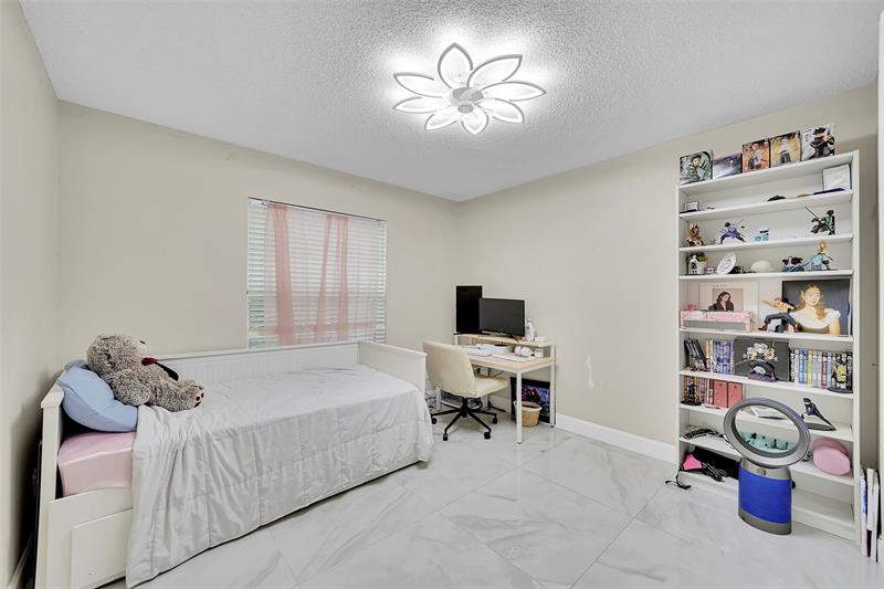 Image 21 of 34 For 11034 46th Dr