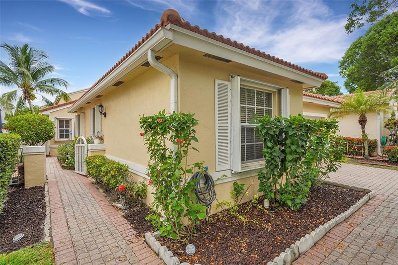 Image 5 of 34 For 11034 46th Dr