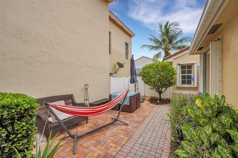 Image 6 of 34 For 11034 46th Dr