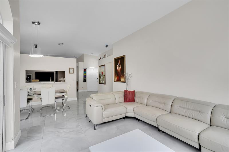 Image 9 of 34 For 11034 46th Dr