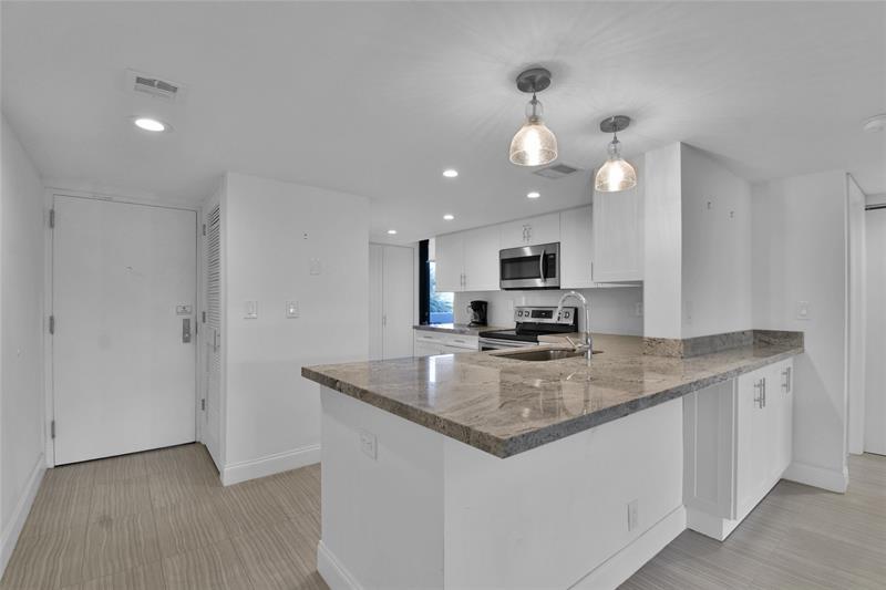 Image 17 of 32 For 4201 Ocean Dr  301