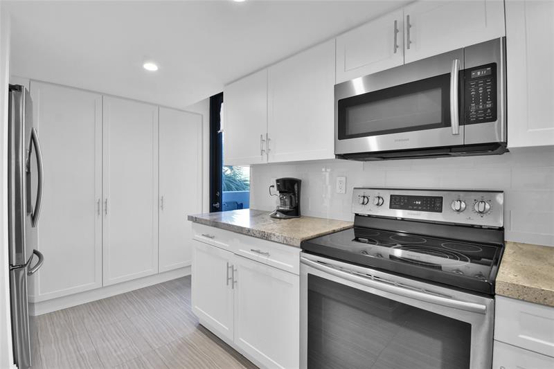 Image 19 of 32 For 4201 Ocean Dr  301